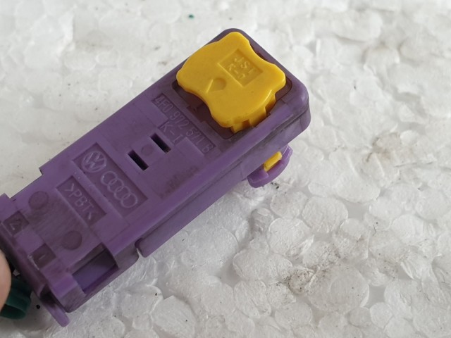 512065 Audi A4, A3, 2003, Légzsák Csatlakozó, 8E0971589S. Kormányba. 