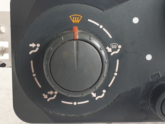 511915 Renault Clio 3, 2012, Fűtés Hűtés Kapcsoló, Klímás. 69590001.