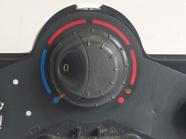 511915 Renault Clio 3, 2012, Fűtés Hűtés Kapcsoló, Klímás. 69590001.