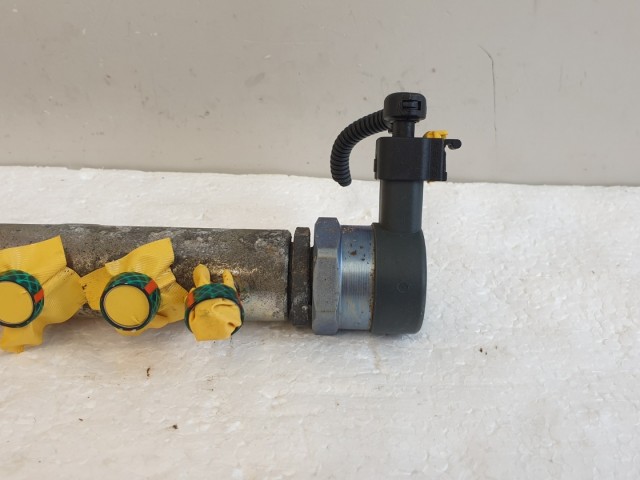511920 Opel Corsa D, Rail Cső Közösnyomócső, 0445214086, Bosch, 1.3 Diesel.