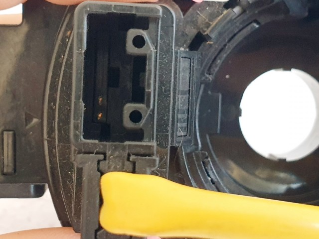 508419 Suzuki Alto 2010, Légzsák Átvezető Szalag, 2 Tüsi, Nem Multis.