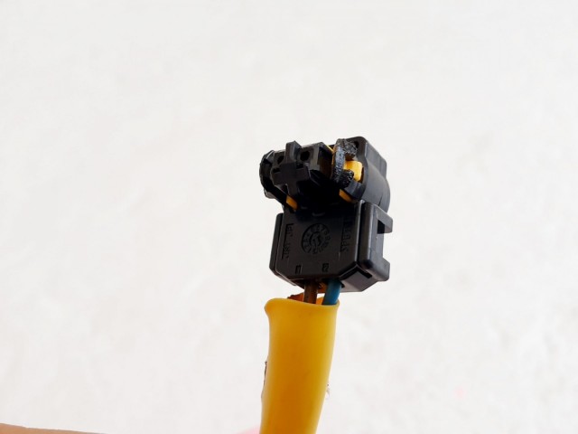 508421 KIa Picanto 2010, Légzsák Átvezető Szalag, 4 Tüsi.