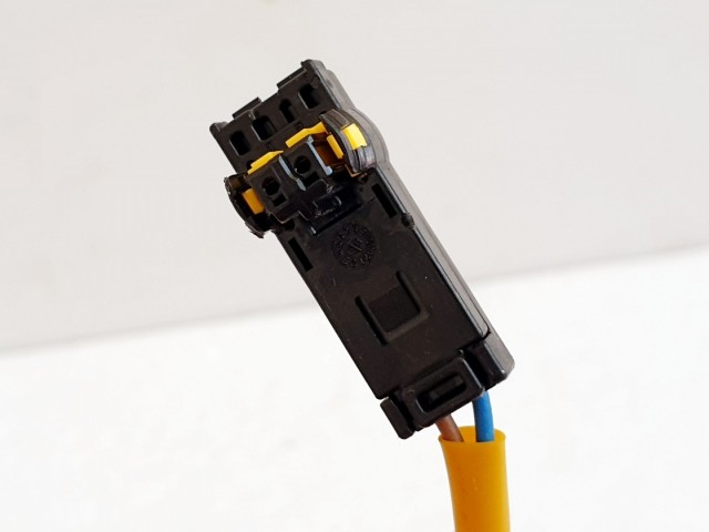 508422 Kia Ceed 2009, Légzsák Átvezető Szalag, 8 Tüsi.