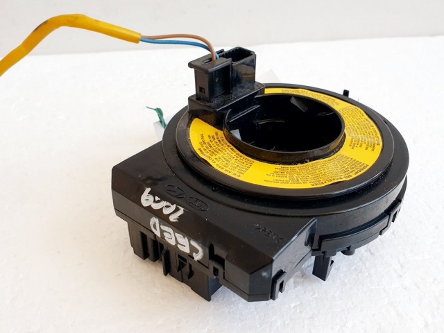 508422 Kia Ceed 2009, Légzsák Átvezető Szalag, 8 Tüsi.