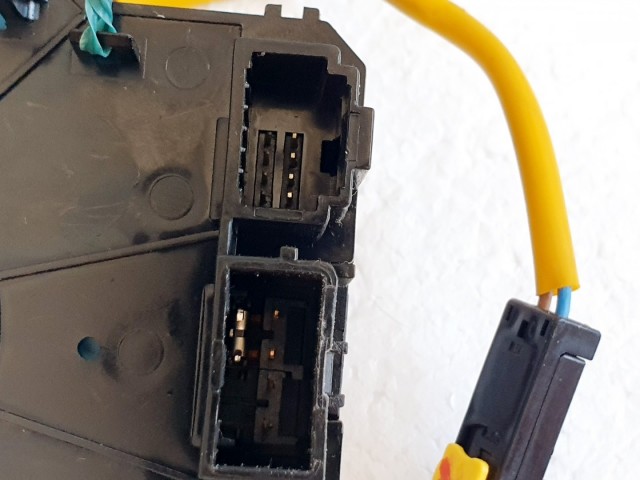 508422 Kia Ceed 2009, Légzsák Átvezető Szalag, 8 Tüsi.