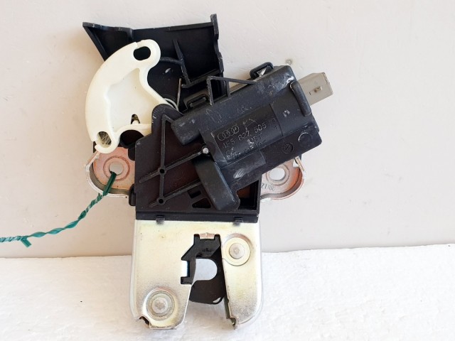 508494 VW Passat B6, Sedan, Csomagtérajtó Zár, 4F5827505D, Zárszerkezet.