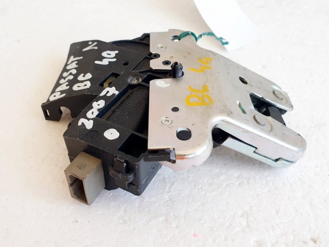 508494 VW Passat B6, Sedan, Csomagtérajtó Zár, 4F5827505D, Zárszerkezet.