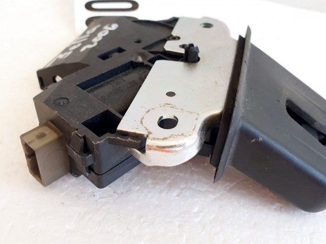 508500 VW Passat Jetta, Csomagtérajtó Zár, 4F5827505D, Zárszerkezet.