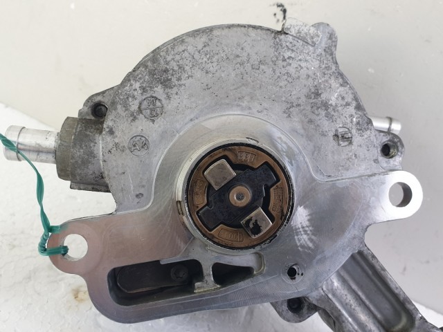 512815 VW Passat, PD,  Vákumpumpa, Tandempumpa, 038145209C. Bosch.