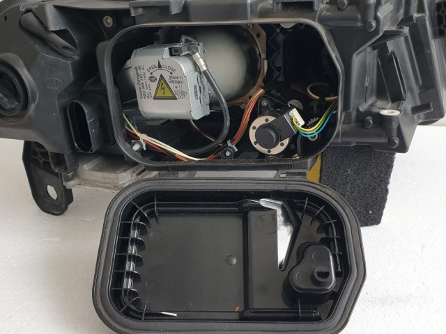 512827 Audi A6 C6 2008 Bal Első XENON Fényszóró, 4F0941003, Lámpa. 