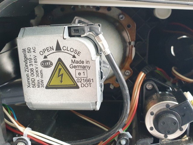 512827 Audi A6 C6 2008 Bal Első XENON Fényszóró, 4F0941003, Lámpa. 