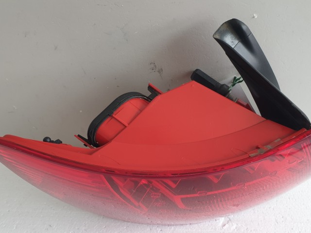 512829 Audi A6 Kombi 2008, Bal Hátsó Külső LED Lámpa, 89317039.