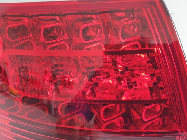 512829 Audi A6 Kombi 2008, Bal Hátsó Külső LED Lámpa, 89317039.