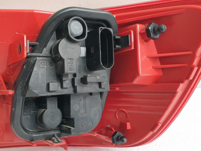 512829 Audi A6 Kombi 2008, Bal Hátsó Külső LED Lámpa, 89317039.