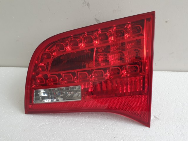 512830 Audi A6 Kombi 2008,  Jobb Hátsó Belső LED Lámpa, 89317069.