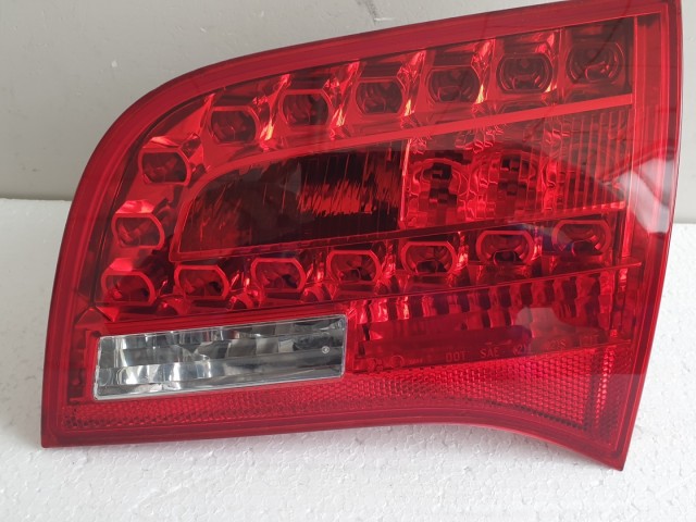 512830 Audi A6 Kombi 2008,  Jobb Hátsó Belső LED Lámpa, 89317069.