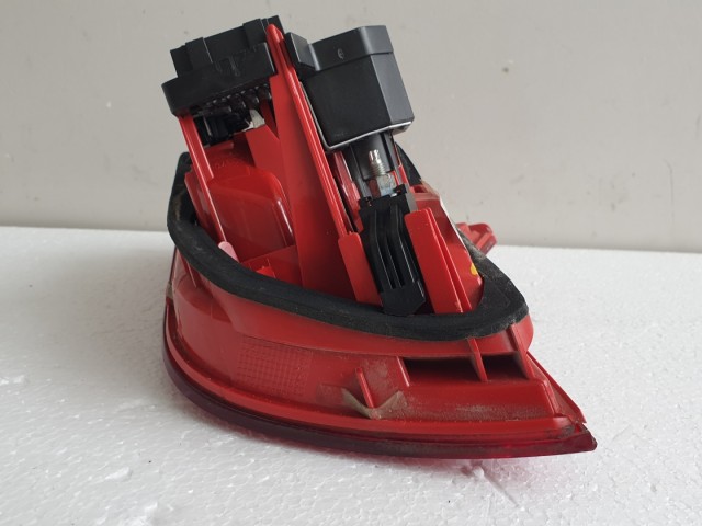 512831 Audi A6 Kombi 2008, Bal Hátsó Belső LED Lámpa, 89317059.