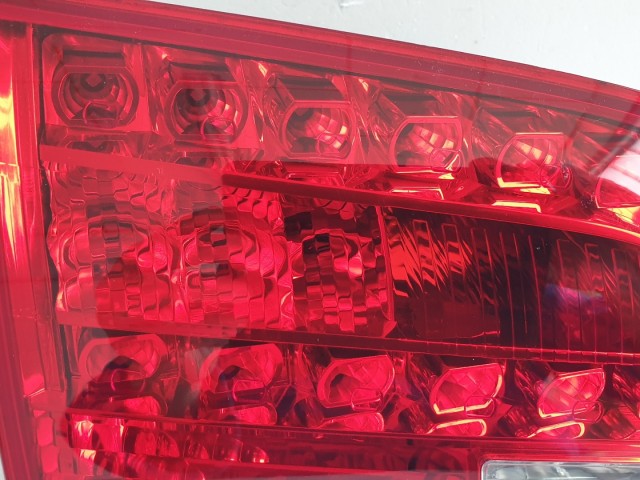 512831 Audi A6 Kombi 2008, Bal Hátsó Belső LED Lámpa, 89317059.