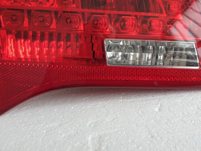 512831 Audi A6 Kombi 2008, Bal Hátsó Belső LED Lámpa, 89317059.