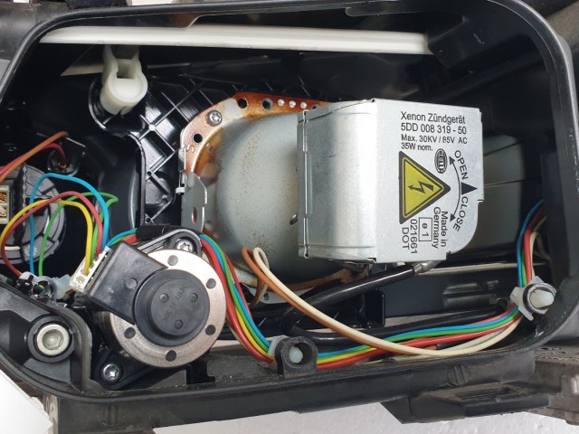 512832 Audi A6 C6 2008 Jobb Első XENON Fényszóró, 4F0941004, Lámpa. 