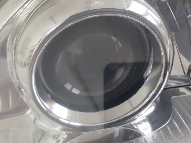 512839 Lancia Thesis Jobb Xenon Fényszóró, Lámpa, 154926-00R. Hibás.