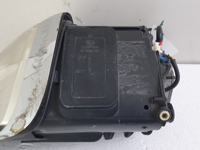 512839 Lancia Thesis Jobb Xenon Fényszóró, Lámpa, 154926-00R. Hibás.