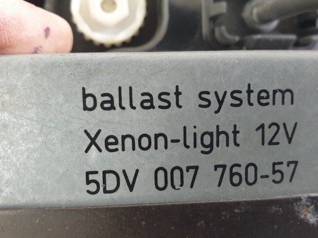 512839 Lancia Thesis Jobb Xenon Fényszóró, Lámpa, 154926-00R. Hibás.