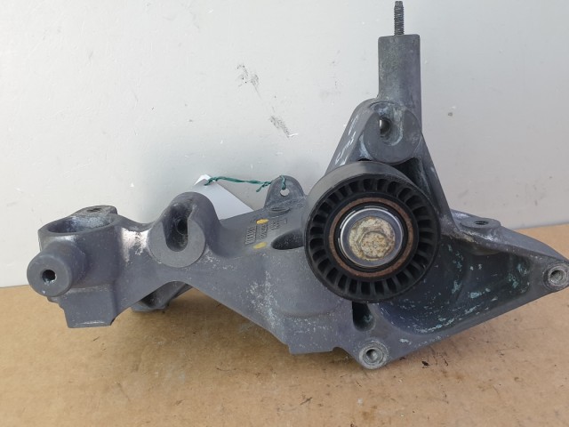 512856 Renault Master 2.3, 2017, Generátor Tartóbak, 117102273R.