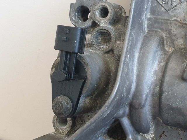 512891 Renault Master 2.3, Dci, Vezérműtengelyház, 130C07155R, Tengelyek Házzal.