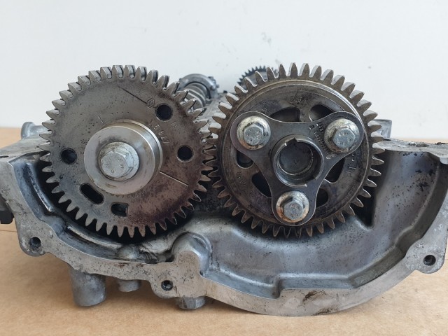 512891 Renault Master 2.3, Dci, Vezérműtengelyház, 130C07155R, Tengelyek Házzal.