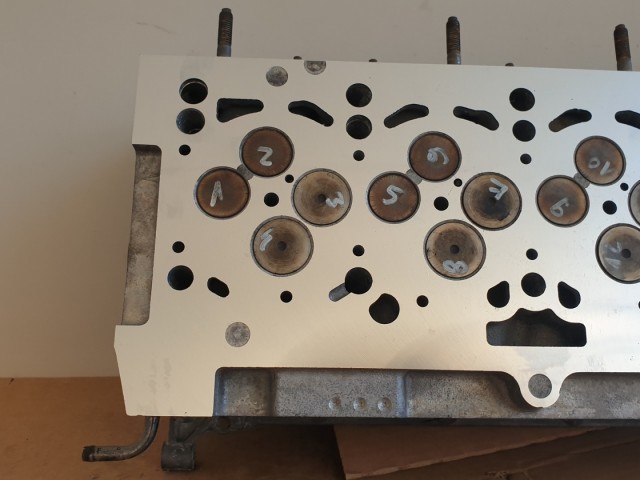 512916 VW Passat B6, 2.0, 16V, Hengerfej, Síkolt 03G103373A, Nyomáspróbált.