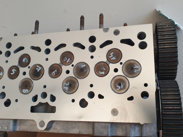 512916 VW Passat B6, 2.0, 16V, Hengerfej, Síkolt 03G103373A, Nyomáspróbált.