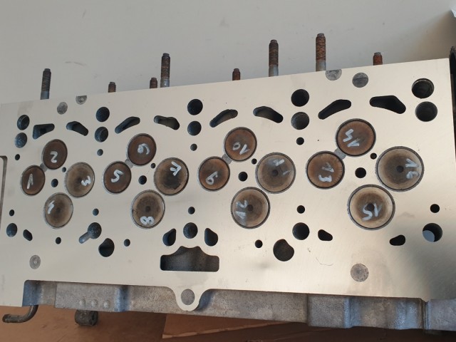 512916 VW Passat B6, 2.0, 16V, Hengerfej, Síkolt 03G103373A, Nyomáspróbált.