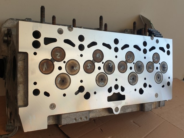 512916 VW Passat B6, 2.0, 16V, Hengerfej, Síkolt 03G103373A, Nyomáspróbált.