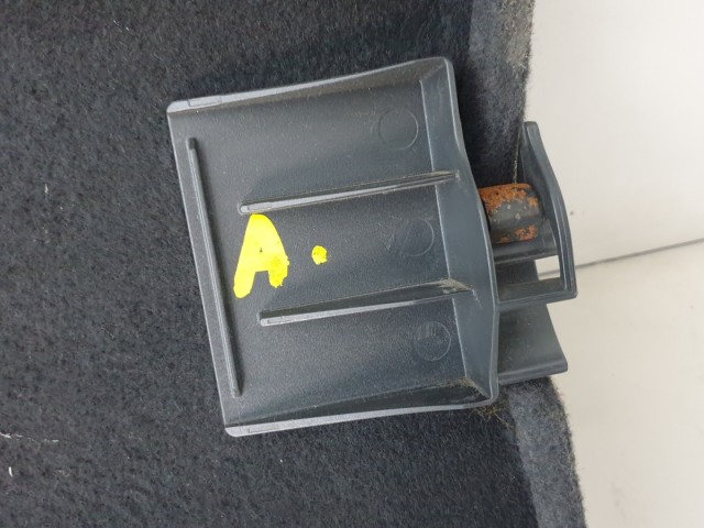 513003 Opel astra H, 5 Ajtós, Kalaptartó. Kis repedés. 13129746.