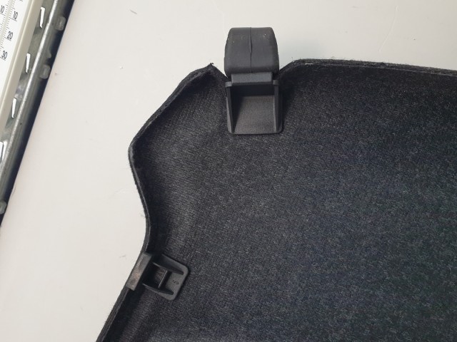 513008 Bmw 1 es, 2009, 5 Ajtós, Kalaptartó.