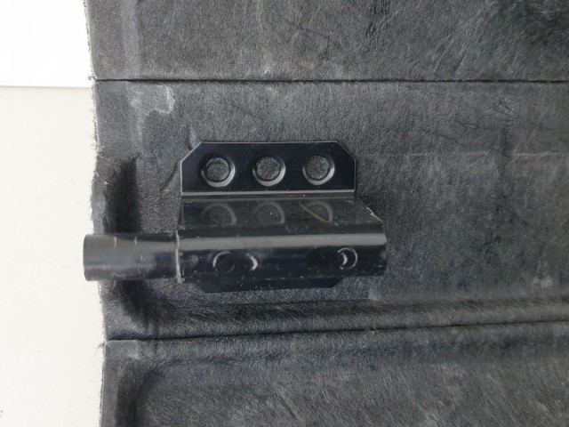 513012 Mazda 3, 2006, Kalaptartó, 5 Ajtóshoz.