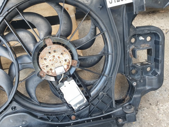 512932 Audi A6, 2008, 2.7 Tdi, Homlokfal, Ventilátorokkal. 4F0805594H.