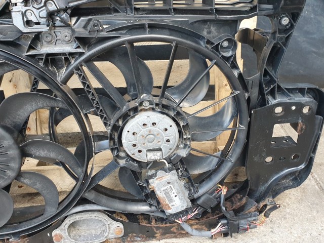 512932 Audi A6, 2008, 2.7 Tdi, Homlokfal, Ventilátorokkal. 4F0805594H.