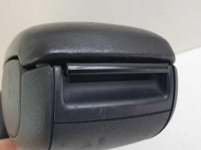 512952 Audi A3, 2006, Bőr Könyöklő, 8P0864207B. 