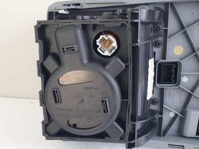 512956 Audi A6, 2008, Középkonzol, 4F1864261, Automata Váltóshoz.