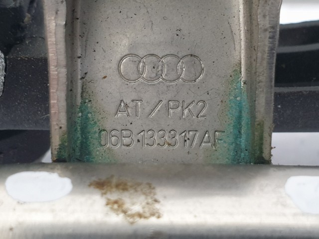 509897 Audi A4, 1.8 Turbó, Közös Nyomócső, Injektor, 06B133551M. Kompletten.