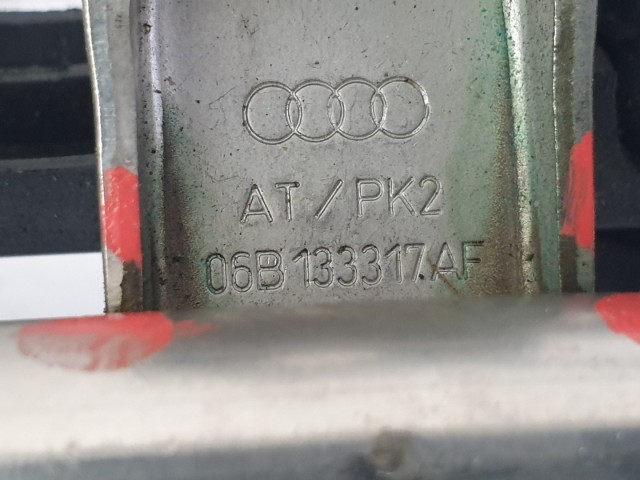 509897 Audi A4, 1.8 Turbó, Közös Nyomócső, Injektor, 06B133551M. Kompletten.
