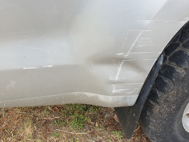 513288 Isuzu D Max 2015, Plató. Bélés és ajtó nélkül.