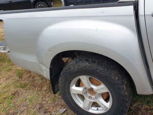 513288 Isuzu D Max 2015, Plató. Bélés és ajtó nélkül.