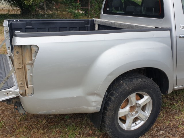 513288 Isuzu D Max 2015, Plató. Bélés és ajtó nélkül.