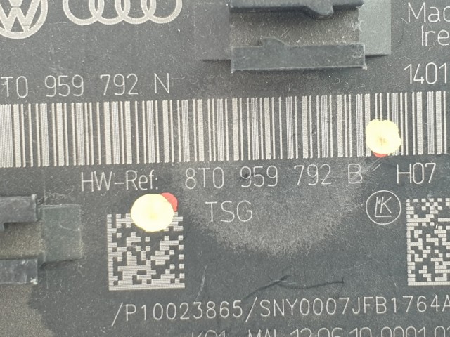 513161 Audi A4, 2010, Bal Első, Ajtó Vezérlőegység, 8T0959792B.
