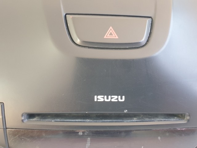 513246 Isuzu D Max, 2015, CD Rádió, 8981260813.
