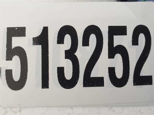 513252 Isuzu D Max 2015, Könyöklő.