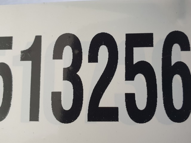 513256 Isuzu D Max, 2015, Kesztyűtartó.